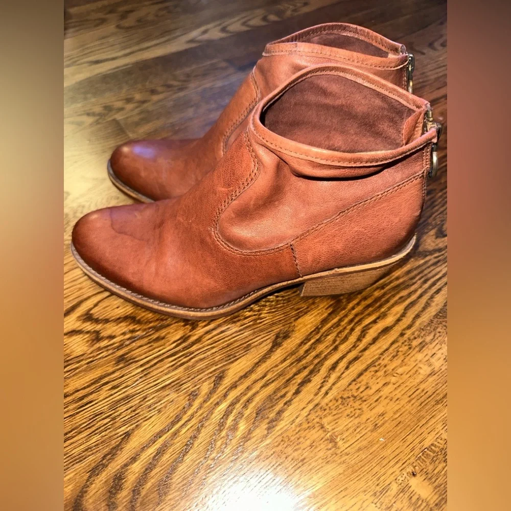 Sofft Sisley Bootie - Size 8 - PLEASE SEE LAST PHOTO - Picture 5 of 7